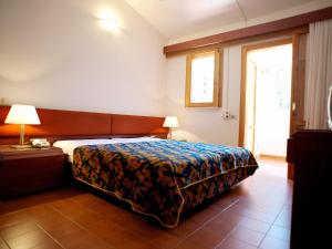 Posteľ alebo postele v izbe v ubytovaní Apartment Costa di Kair ed Din-3 by Interhome