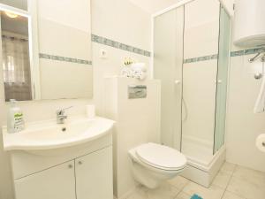 Kúpeľňa v ubytovaní Apartment Snježana-2 by Interhome