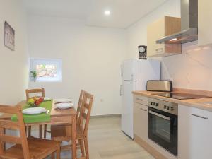 Kuchyň nebo kuchyňský kout v ubytování Apartment Gordana-1 by Interhome