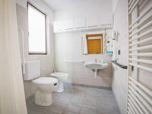 Koupelna v ubytování Apartment Sergio by Interhome