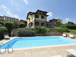 The swimming pool at or close to Apartment La Corte Bricca - Bilo A by Interhome