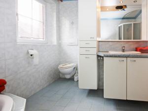 Koupelna v ubytování Apartment Schwarzwald 6 EG by Interhome