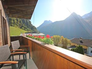 A general mountain view or a mountain view taken from the holiday home
