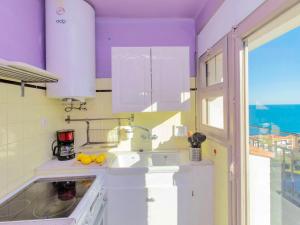 Kuchyňa alebo kuchynka v ubytovaní Apartment Indalo by Interhome