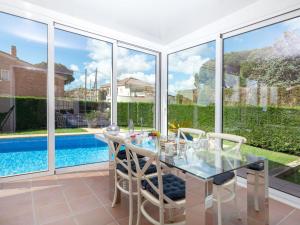 Swimmingpoolen hos eller tæt på Holiday Home Amsterdam by Interhome