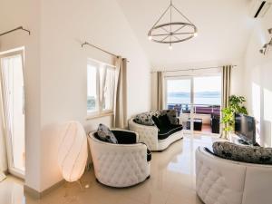 Posezení v ubytování Apartment Villa 2 Pools-5 by Interhome