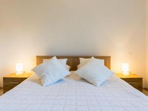 Posteľ alebo postele v izbe v ubytovaní Apartment Villa 2 Pools-5 by Interhome