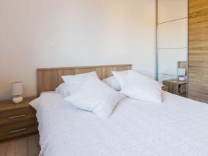 Posteľ alebo postele v izbe v ubytovaní Apartment Villa 2 Pools-5 by Interhome