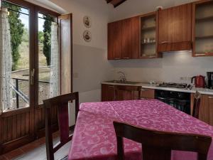 Kuchyňa alebo kuchynka v ubytovaní Apartment Le Sodole - Petunia by Interhome