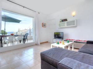 TV a/nebo společenská místnost v ubytování Apartment Cap Ras by Interhome