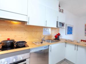 Kuchyň nebo kuchyňský kout v ubytování Apartment Cap Ras by Interhome + 13 fotografií