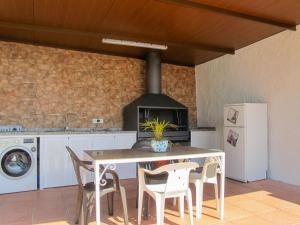 Kuchyňa alebo kuchynka v ubytovaní Holiday Home El Zapo by Interhome