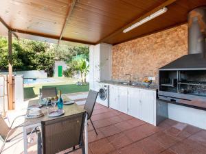 Kuchyňa alebo kuchynka v ubytovaní Holiday Home El Zapo by Interhome