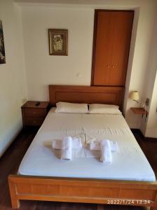 A bed or beds in a room at Stefanos