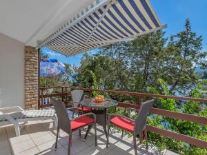 a patio with a table and chairs on a balcony at Apartment Martina by Interhome in Selca kod Bogomolja