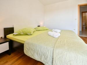 Postel nebo postele na pokoji v ubytování Apartment Milin-2 by Interhome