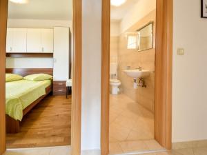 Koupelna v ubytování Apartment Milin-2 by Interhome