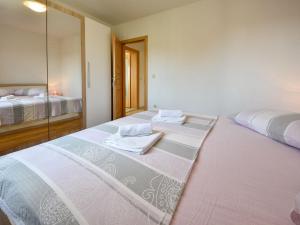 Postel nebo postele na pokoji v ubytování Apartment Milin-2 by Interhome
