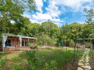 Vonkajšia záhrada v ubytovaní Holiday Home Klen 1 by Interhome