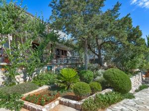 Gallery image of Holiday Home Ruža by Interhome in Selca kod Bogomolja +26 photos
