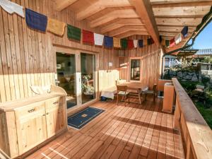 Posedenie v ubytovaní Chalet Shakti by Interhome