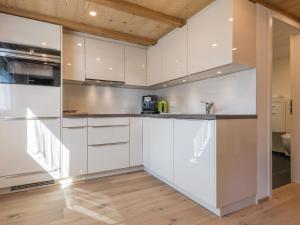 Kjøkken eller kjøkkenkrok på Apartment Haus Bergsonne by Interhome