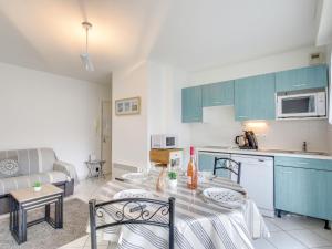 Køkken eller tekøkken på Apartment Résidence des Tennis-1 by Interhome + 13 billeder