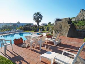 Πισίνα στο ή κοντά στο Apartment Pithecusa by Interhome