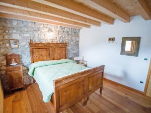 Postel nebo postele na pokoji v ubytování Apartment Albergo Diffuso - Cjasa Ustin-5 by Interhome