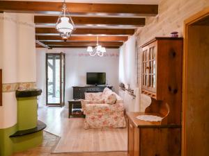 TV a/nebo společenská místnost v ubytování Holiday Home Zatylówka Dom na Wyspie by Interhome