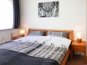 Tempat tidur dalam kamar di Apartment Monte Grau Top 5 by Interhome