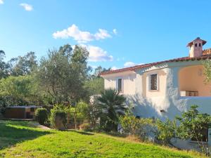 Vonkajšia záhrada v ubytovaní Holiday Home Omer by Interhome