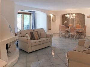 Posedenie v ubytovaní Holiday Home Omer by Interhome