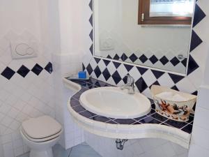 Kúpeľňa v ubytovaní Holiday Home Omer by Interhome