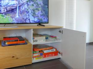 TV a/nebo společenská místnost v ubytování Apartment Terrasse by Interhome