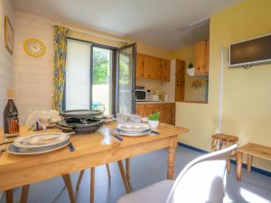 Nhà bếp/bếp nhỏ tại Apartment Le Bochate-8 by Interhome