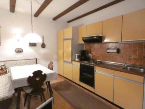 Kuchyň nebo kuchyňský kout v ubytování Apartment Am Hohen Bogen-24 by Interhome