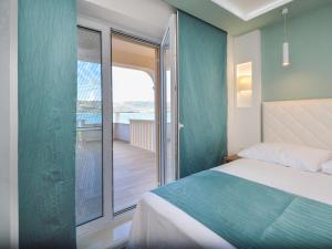 Posteľ alebo postele v izbe v ubytovaní Apartment Mornar-5 by Interhome