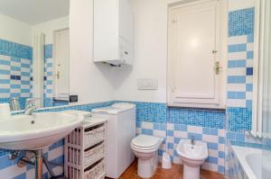 Foto dalla galleria di Recco apartment with view and pool a Recco