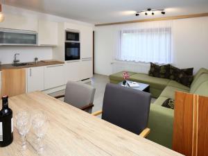 Kuchnia lub aneks kuchenny w obiekcie Apartment Schwarzwald 6 OG by Interhome