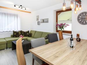 Część wypoczynkowa w obiekcie Apartment Schwarzwald 6 OG by Interhome