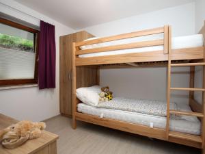 Łóżko lub łóżka w pokoju w obiekcie Apartment Schwarzwald 6 OG by Interhome