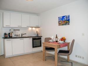 Η κουζίνα ή μικρή κουζίνα στο Apartment Appartamento 2- Giardino by Interhome