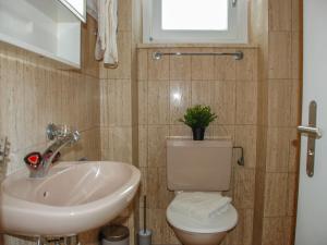 Koupelna v ubytování Apartment Casa Barbara by Interhome