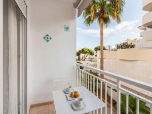 Balkon lub taras w obiekcie Apartment Benasol-1 by Interhome