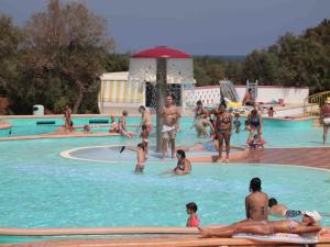 Bazén v ubytovaní Holiday Home Happy Easy by Interhome alebo v jeho blízkosti