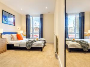 Llit o llits en una habitació de Apartment Canary Gateway- Canary Wharf by Interhome