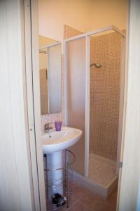 Koupelna v ubytování B&B La Taverna dei Ciucci + 12 fotografií