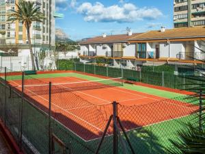 Tenis lub squash w obiekcie Apartment Rinconada Real-3 by Interhome lub w pobliżu