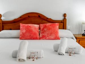Łóżko lub łóżka w pokoju w obiekcie Apartment Rinconada Real-3 by Interhome